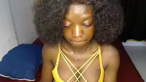 ellanah Tracie online show from October 31, 12:45 am