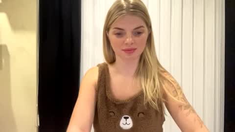 Snapshot of sweet_sinn_ chatting on September 21, 9:24 pm Mira online show from September 21, 9:24 pm