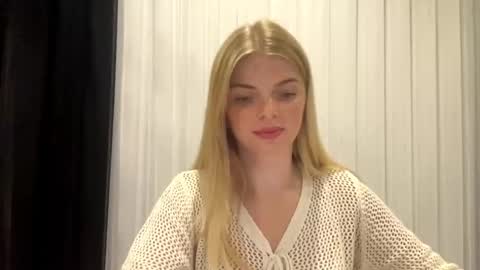 Snapshot of sweet_sinn_ chatting on September 24, 8:30 pm Mira online show from September 24, 8:30 pm