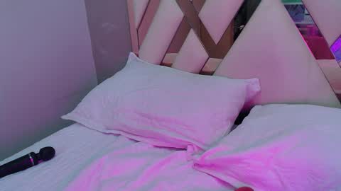 S W E E T online show from December 15, 4:01 pm