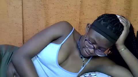 sweet_zarah online show from April 15, 8:59 am