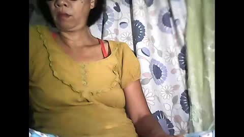 Snapshot of sweetbella24 chatting on October 10, 2:11 pm im anne online show from October 10, 2:11 pm