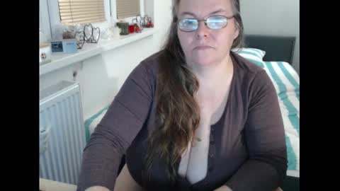 Sweetboobs85h online show from December 4, 7:47 pm