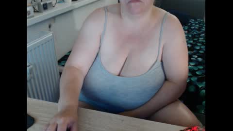 Sweetboobs85h online show from September 10, 7:14 pm