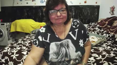 sweetestmilf4you online show from February 19, 3:55 pm