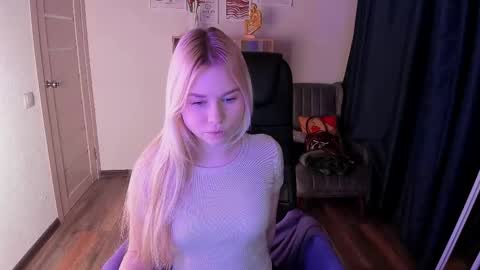 Mia online show from February 19, 3:11 pm