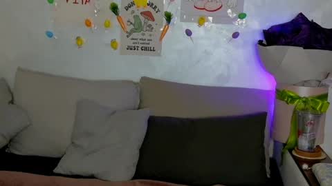 Daddy Babby Girl online show from April 2, 7:00 pm