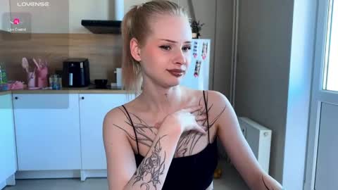 sweetie Lisa3 online show from May 8, 9:23 am