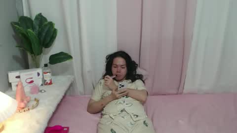 Snapshot of sweetjuliaa17 chatting on October 13, 12:41 pm -TheGirlnamedJULIA- online show from October 13, 12:41 pm