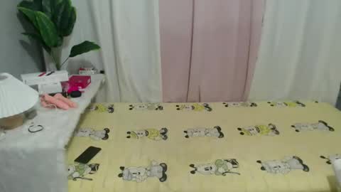 Snapshot of sweetjuliaa17 chatting on October 17, 5:43 am -TheGirlnamedJULIA- online show from October 17, 5:43 am