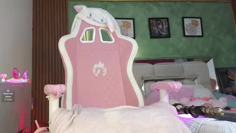 Mia  online show from March 14, 4:30 pm