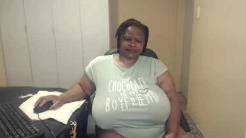 sweetnoziexxx online show from October 25, 2:25 pm