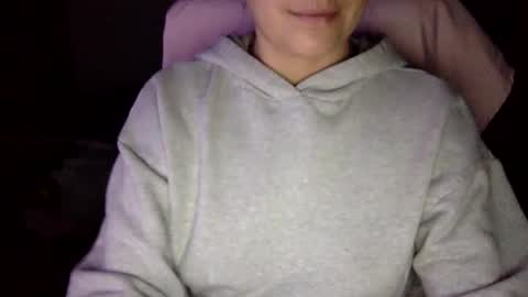 Snapshot of sweetssmashed chatting on December 15, 5:56 am sweetssmashed online show from December 15, 5:56 am