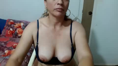 Snapshot of sweett_bigass_ chatting on March 9, 1:56 am Houston online show from March 9, 1:56 am