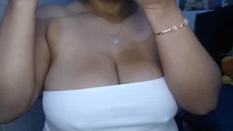 Snapshot of sweett_candy1 chatting on October 21, 3:10 am sweett_candy1 online show from October 21, 3:10 am