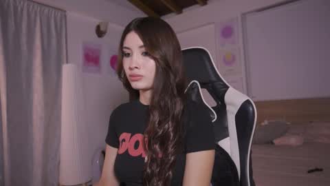 Cat independent model  online show from November 11, 2:40 am