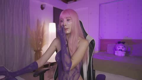 Cat independent model  online show from March 7, 11:05 pm