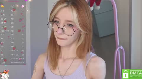 Snapshot of sweetuniporn chatting on January 15, 9:02 am Elis im back fav vibes 66100222 and 160 online show from January 15, 9:02 am