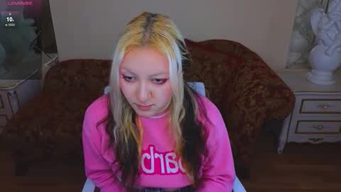 Snapshot of sweety_candys chatting on October 12, 4:26 am Hot Candy online show from October 12, 4:26 am