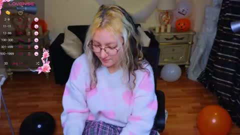 Snapshot of sweety_candys chatting on October 20, 5:54 am Hot Candy online show from October 20, 5:54 am