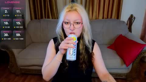 Snapshot of sweety_candys chatting on October 5, 4:06 am Hot Candy online show from October 5, 4:06 am