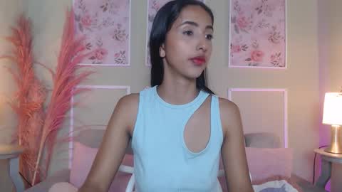 Snapshot of sweetylally chatting on October 19, 12:29 pm LAURA online show from October 19, 12:29 pm