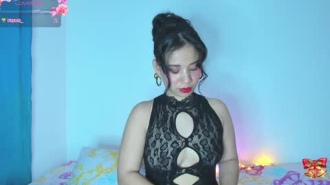 Snapshot of sylphy17 chatting on December 17, 10:43 pm sylphy17 online show from December 17, 10:43 pm