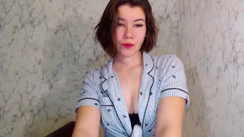 SyrenDixon online show from December 17, 7:07 pm