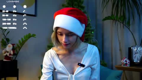 Snapshot of taitehambelton chatting on December 16, 1:31 am Mia online show from December 16, 1:31 am