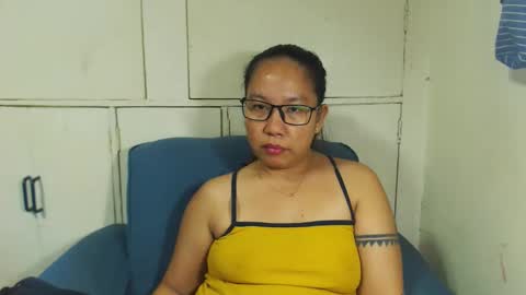 Snapshot of takemetoheavenbaby chatting on October 15, 7:33 am anne online show from October 15, 7:33 am