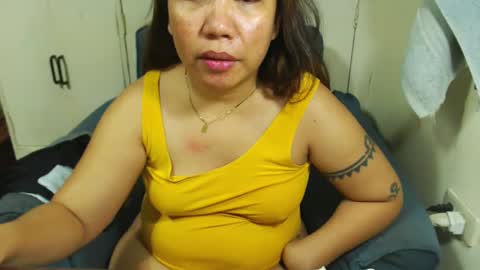 Snapshot of takemetoheavenbaby chatting on January 27, 12:43 am anne online show from January 27, 12:43 am