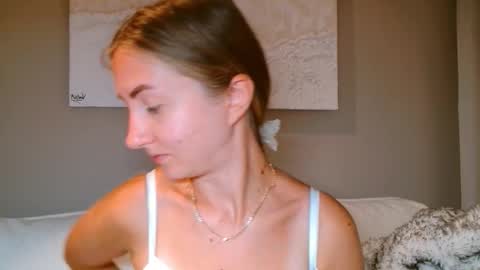 Snapshot of taliiyafiredream chatting on October 17, 7:22 am Kira online show from October 17, 7:22 am