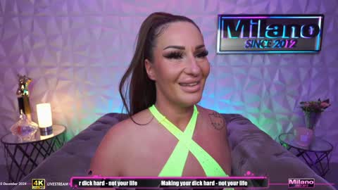 Snapshot of tamaramilano chatting on December 3, 8:36 am TamaraMilano online show from December 3, 8:36 am