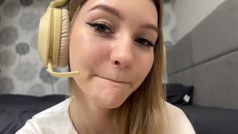 Melissa online show from April 4, 12:15 pm