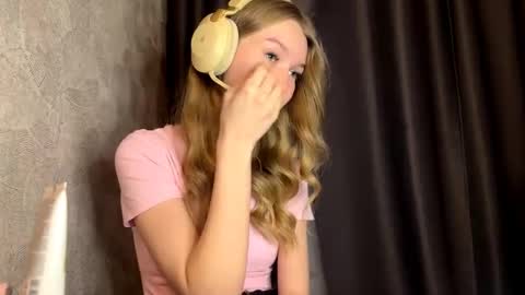 Melissa online show from March 14, 1:45 pm