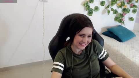 Snapshot of taniadevil_69 chatting on February 13, 4:39 pm Tania online show from February 13, 4:39 pm