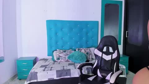 Snapshot of tashasant chatting on September 10, 9:37 pm tashasant online show from September 10, 9:37 pm