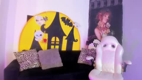 tashasant online show from October 25, 1:41 pm