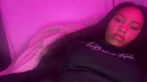 Snapshot of tatiannatease chatting on February 17, 11:22 pm Tatianna Marie online show from February 17, 11:22 pm