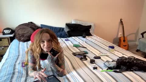 Snapshot of tattedsubmissive chatting on September 16, 2:25 pm TattedSubmissive online show from September 16, 2:25 pm