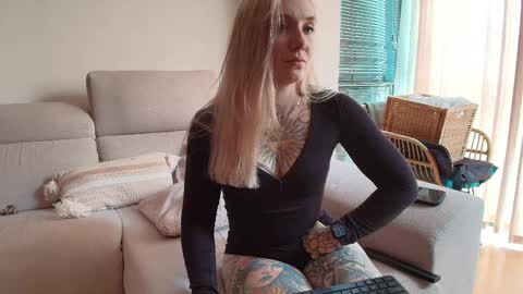 tattoobbgirl online show from April 10, 1:39 pm