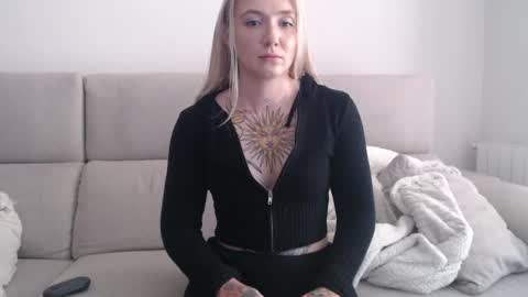 Snapshot of tattoobbgirl chatting on September 29, 12:43 pm tattoobbgirl online show from September 29, 12:43 pm