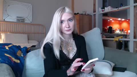 Snapshot of tattoobbgirl chatting on February 8, 5:50 pm tattoobbgirl online show from February 8, 5:50 pm