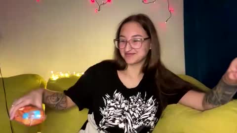 Mia online show from January 14, 5:07 pm