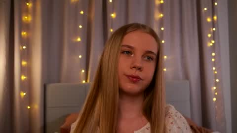 Taya online show from May 31, 6:09 pm
