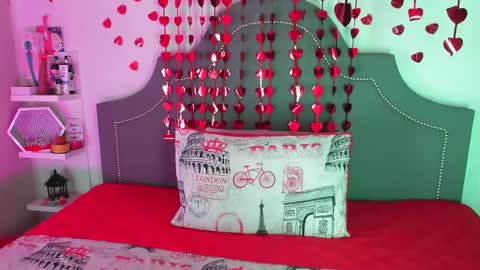 Taylor 3 online show from February 28, 8:18 pm