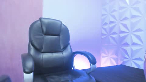 Taylor online show from January 12, 1:05 pm