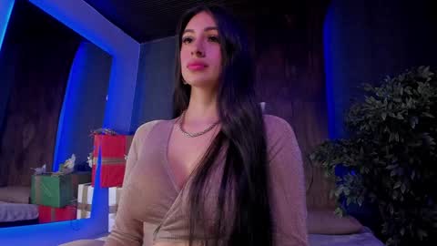 Snapshot of taylor_jonnees chatting on December 28, 3:37 pm Taylor  Help me to get 100 thumbs up online show from December 28, 3:37 pm