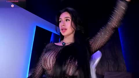 Taylor  Help me to get 100 thumbs up online show from November 29, 6:01 pm