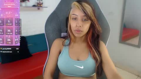 Taylor online show from December 5, 8:32 pm